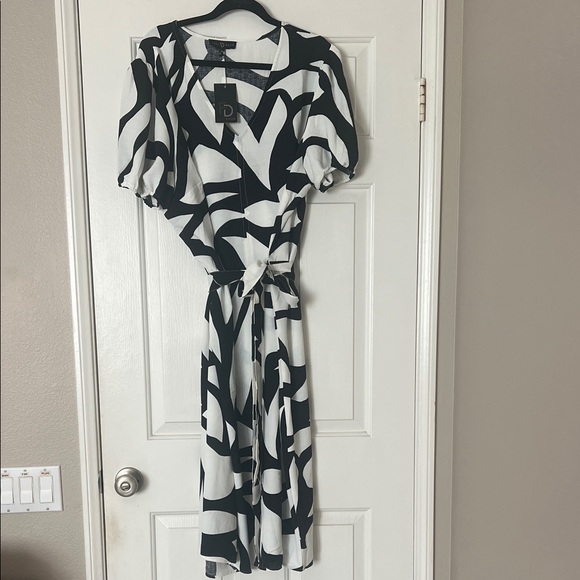 Fred David Dresses & Skirts - NWT black/white dress size 3X by Fred David. Wear straight or with tie. 26x46